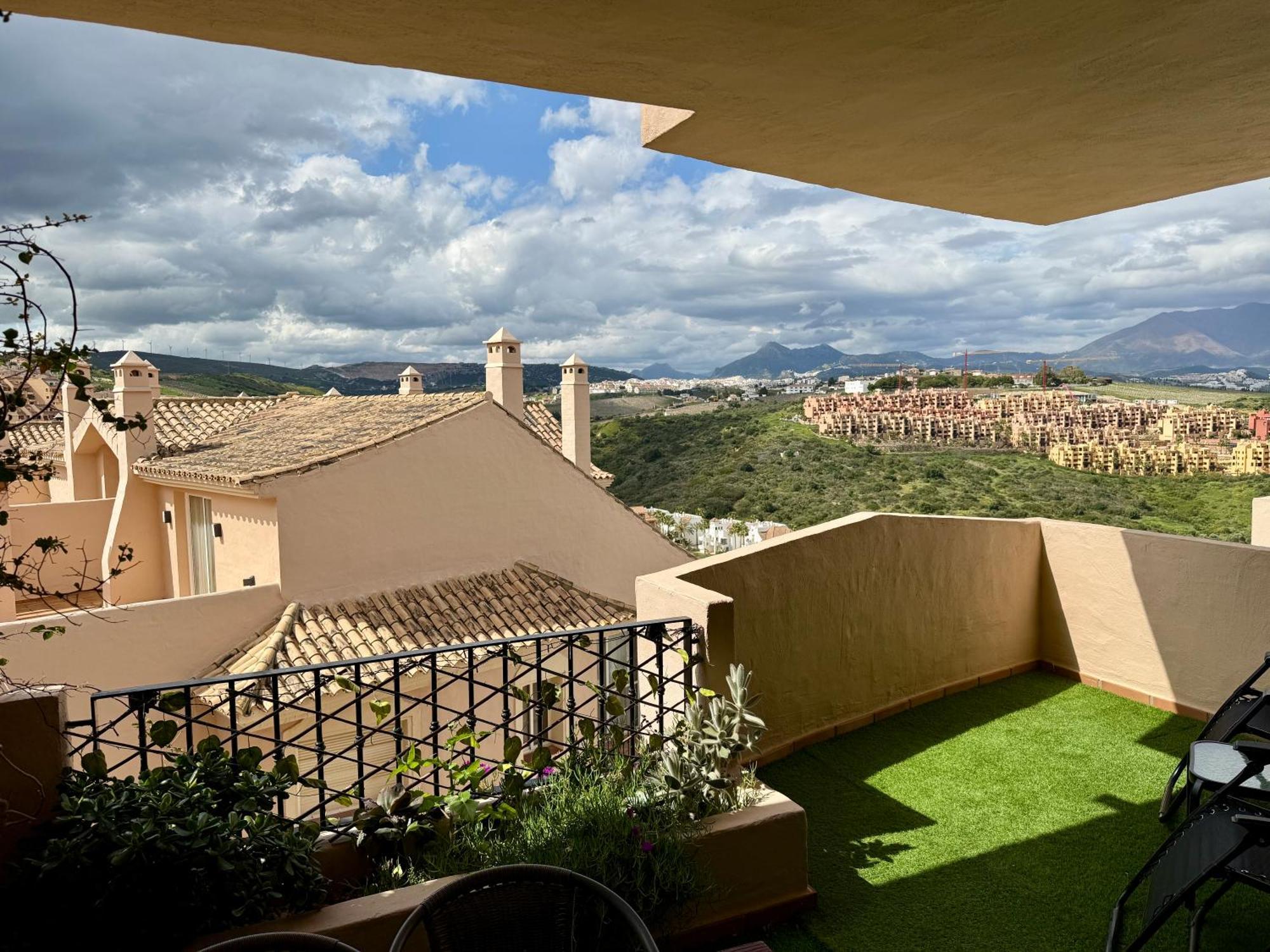 Gorgeous 2 Bed Duquesa Apartment, Fireplace, 2 Pools, 1 Heated, Easy Parking And 2 Large Balconies 1 With Stunning Views Castillo de Sabinillas